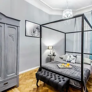 Clicktheflat Palace Of Culture Apartment